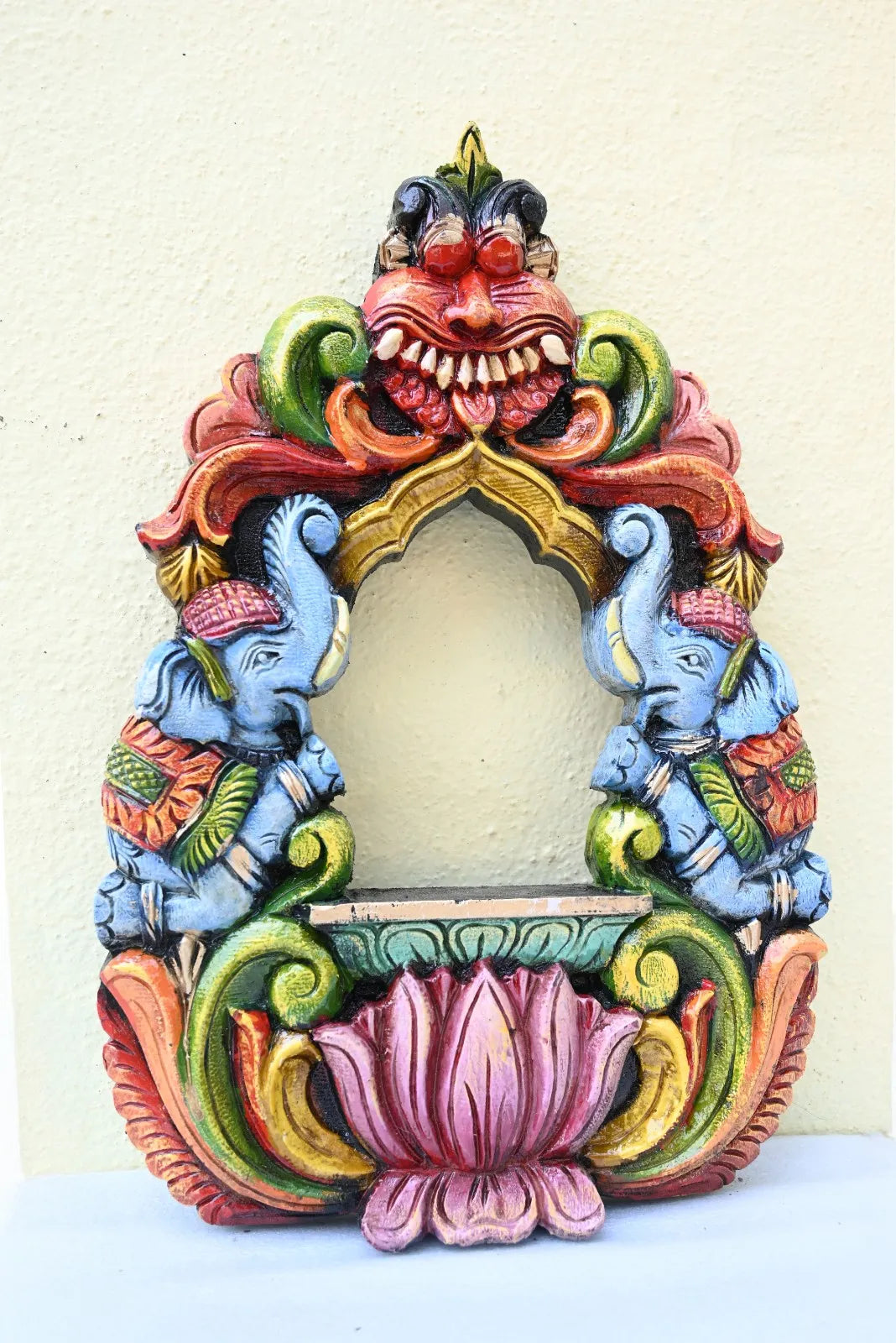 Multicolor Yalli Elepahat Pillar Candle Stand-18"