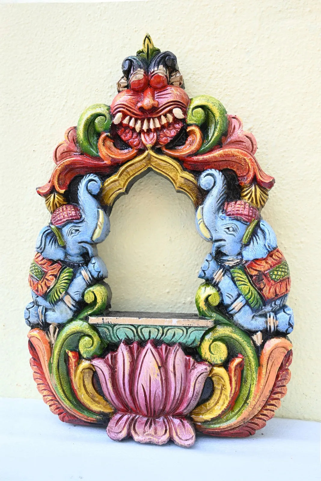 Multicolor Yalli Elepahat Pillar Candle Stand-18"