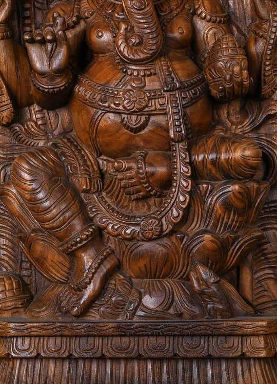 Premium Wooden Vinayagar Idol – Detailed Carving with Prabhavali 36"