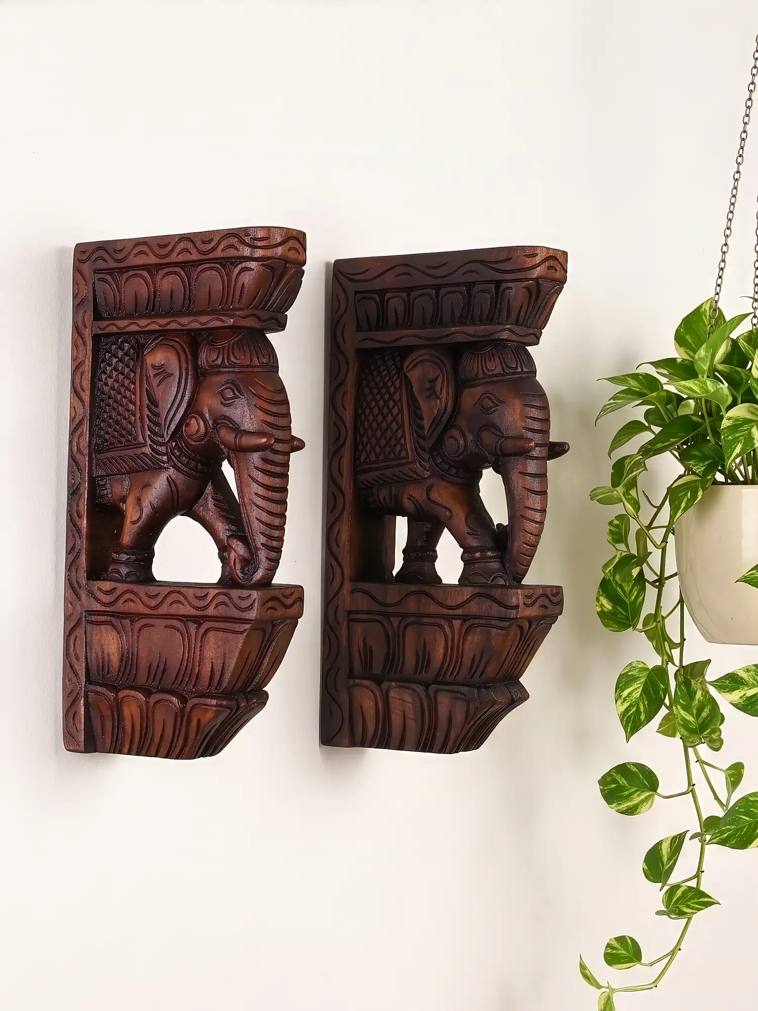 Vintage finish wooden elephant brackets for luxury interior