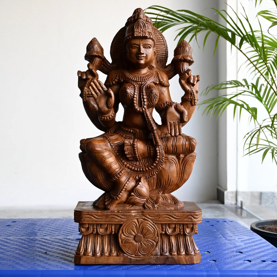 Artistic Lakshmi Amman silai showcasing traditional wood craftsmanship.