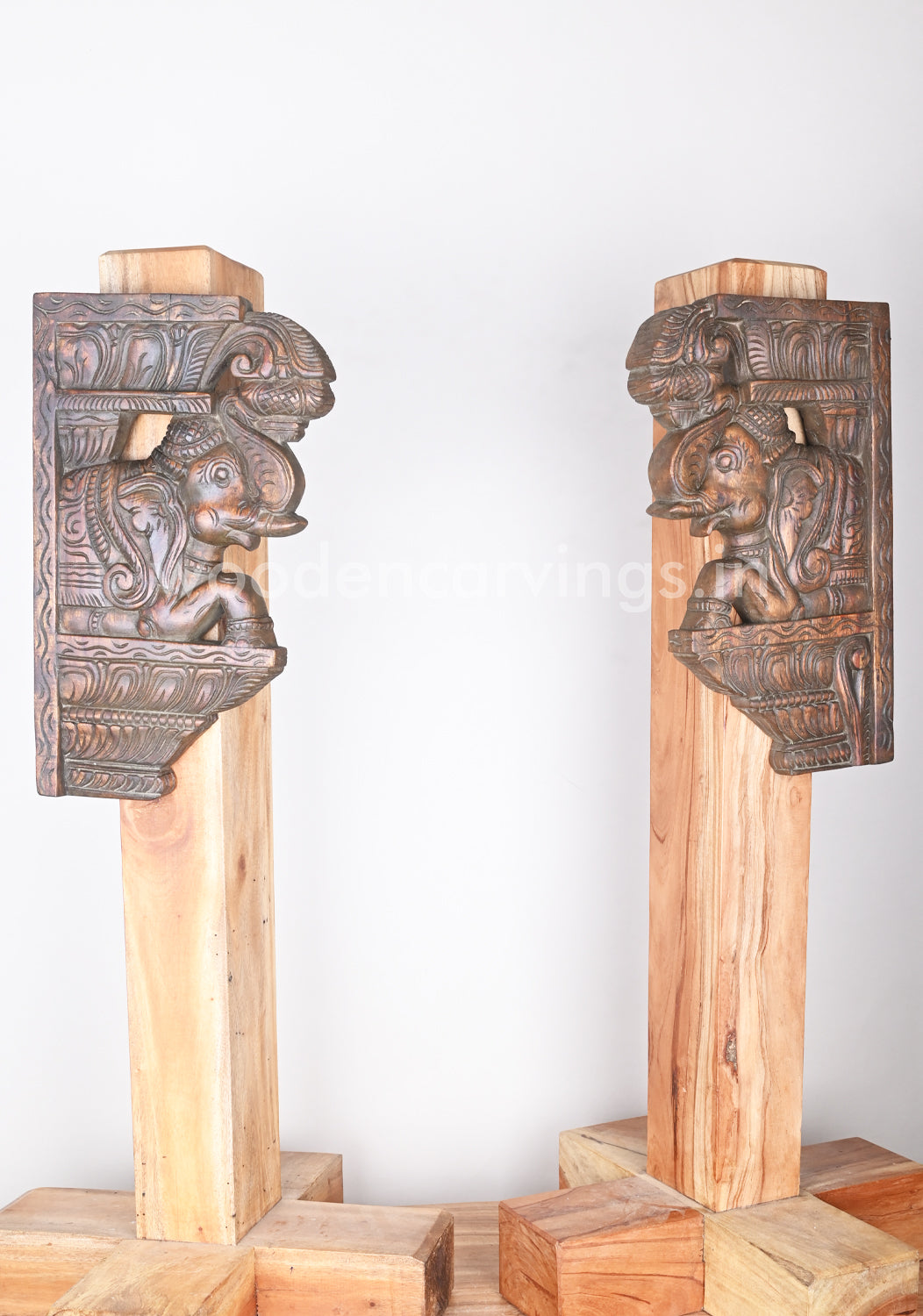 Handled Easy Light Weight Fine Finishing Upraised Elephants Wall Brackets 15"