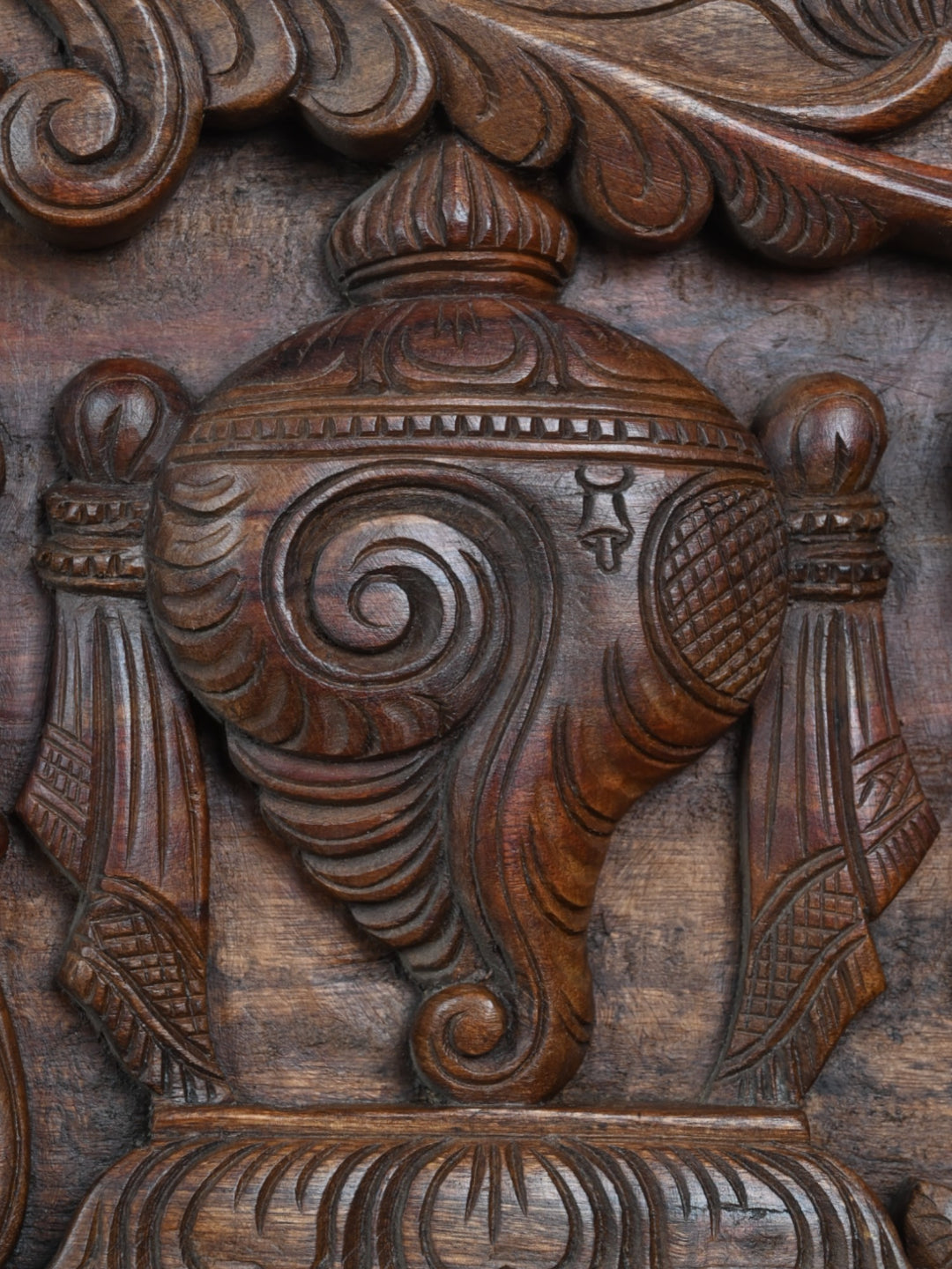 Vaishnava Symbols - Chakra, Tilak and Conch 36"