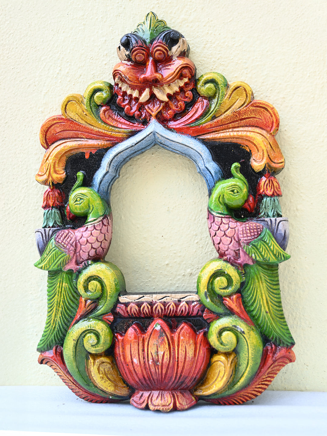 Colorful Wooden Arch Yalli Parrot Candle