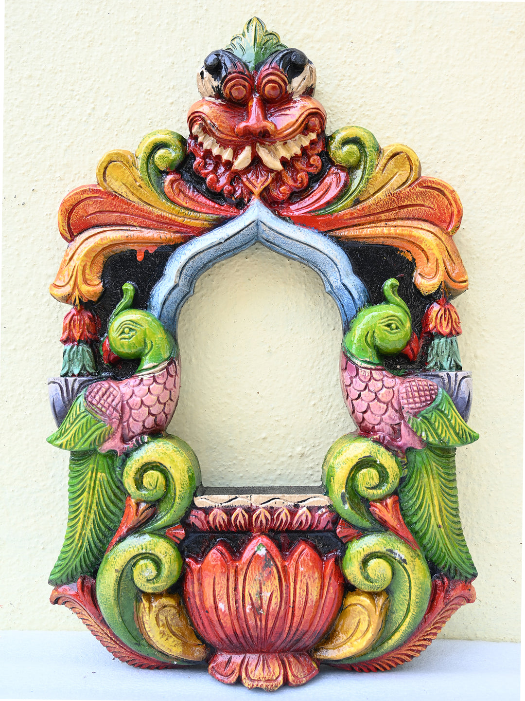 Colorful Wooden Arch Yalli Parrot Candle