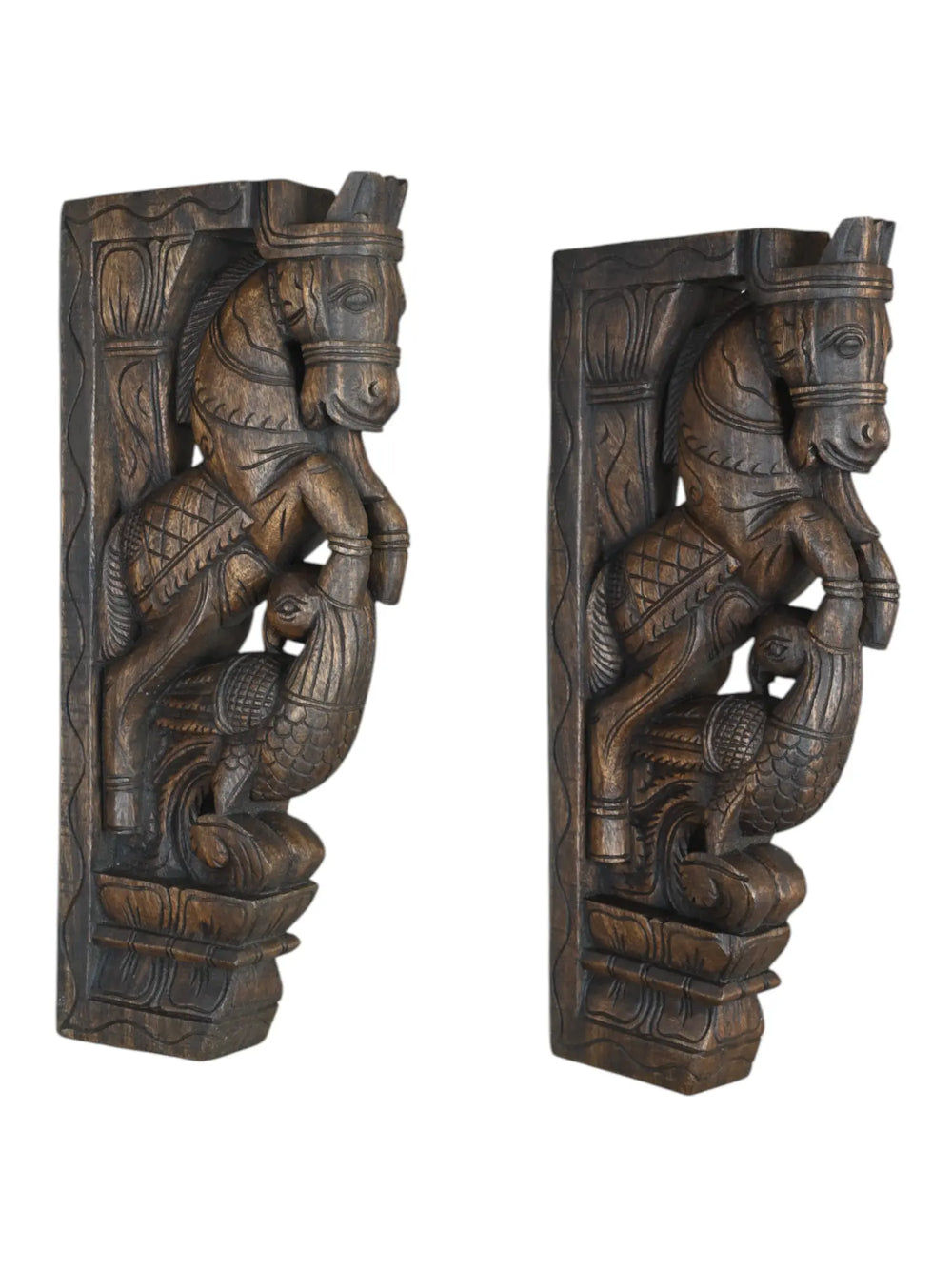 Wooden horse with parrot brackets