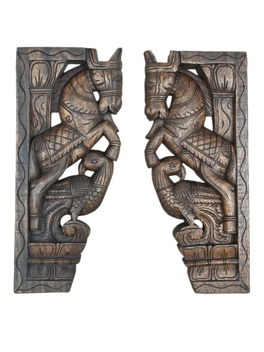 Wooden horse with parrot brackets