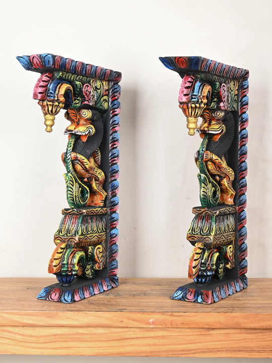 Wooden pair of Yali brackets