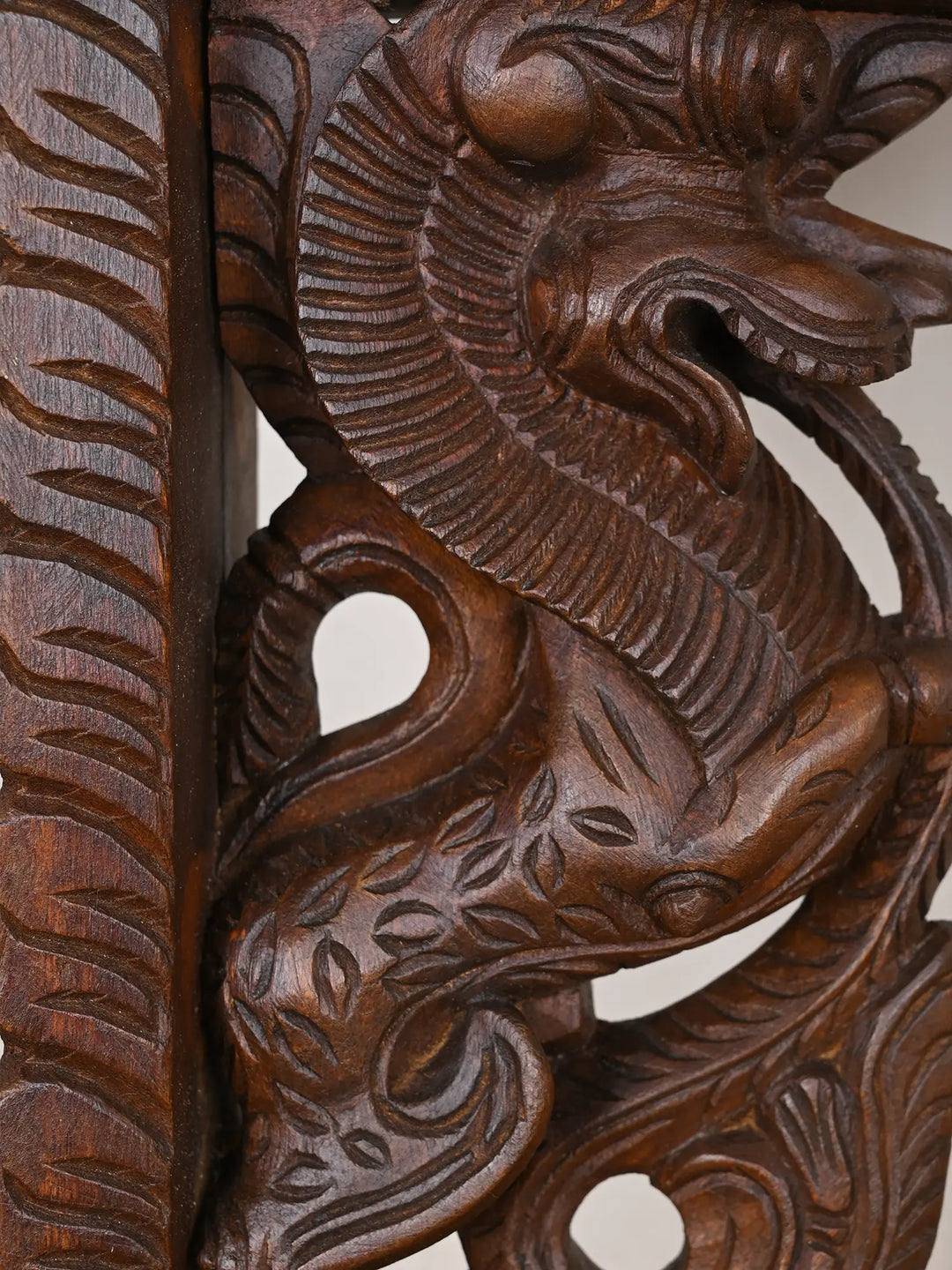 Wall Brackets with Yali Bodhil Style  21"