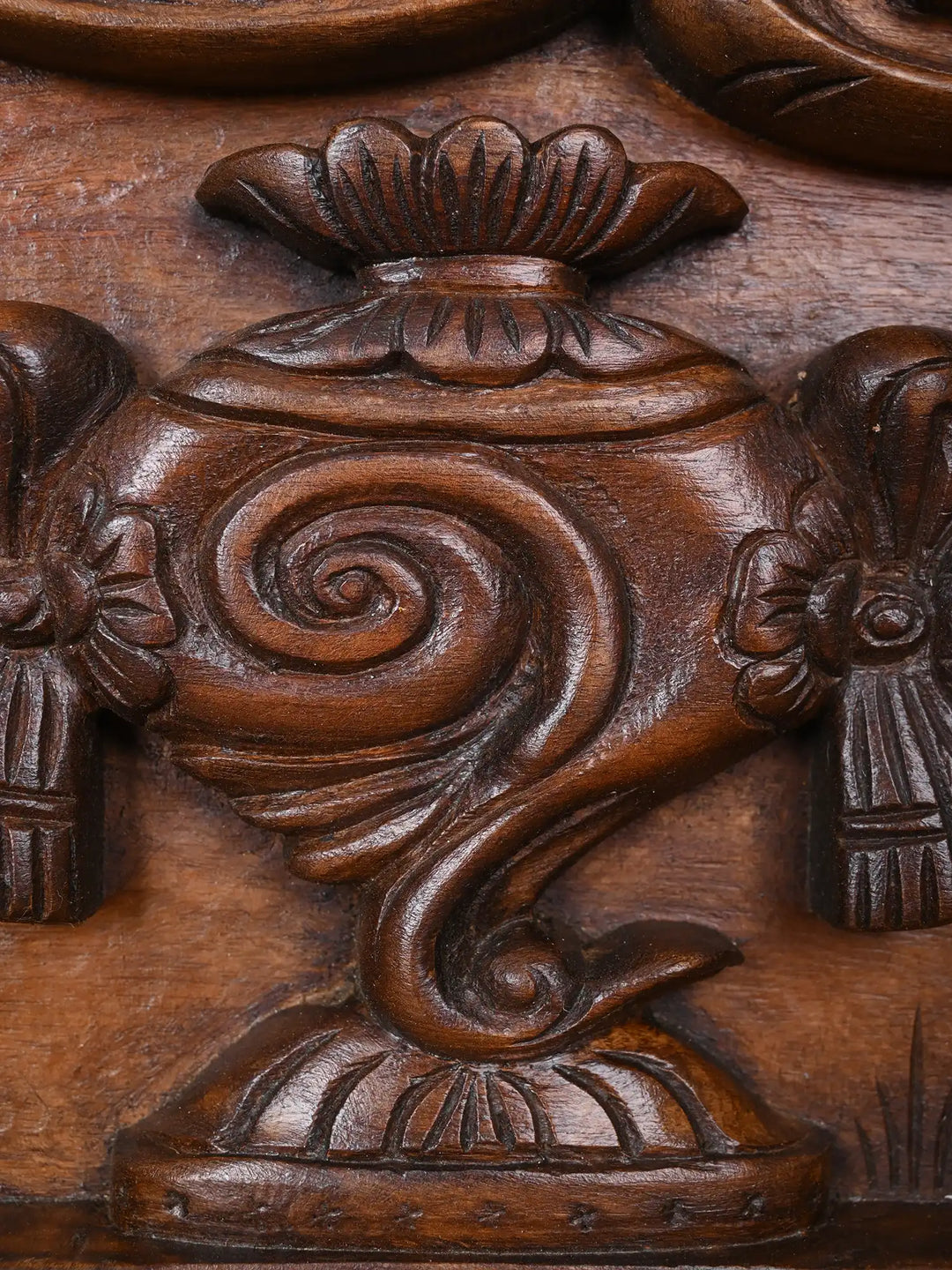 Vishnu's Symbol Chakra, Shankha, and Namam 42"