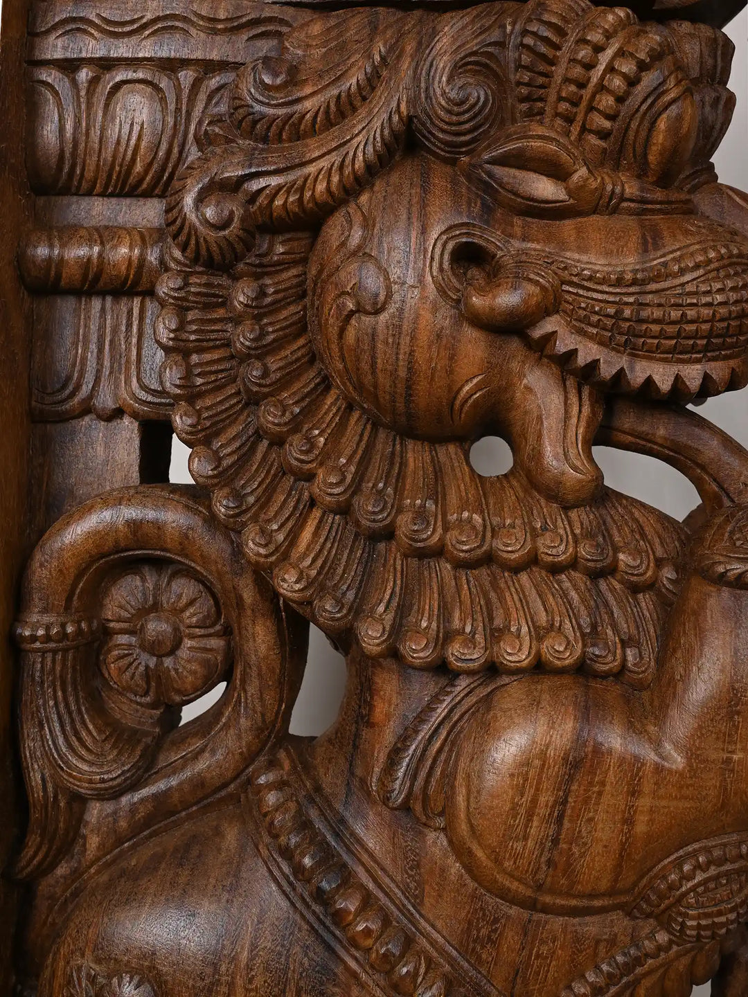 Wooden Yaali With Elephant bracket 36"