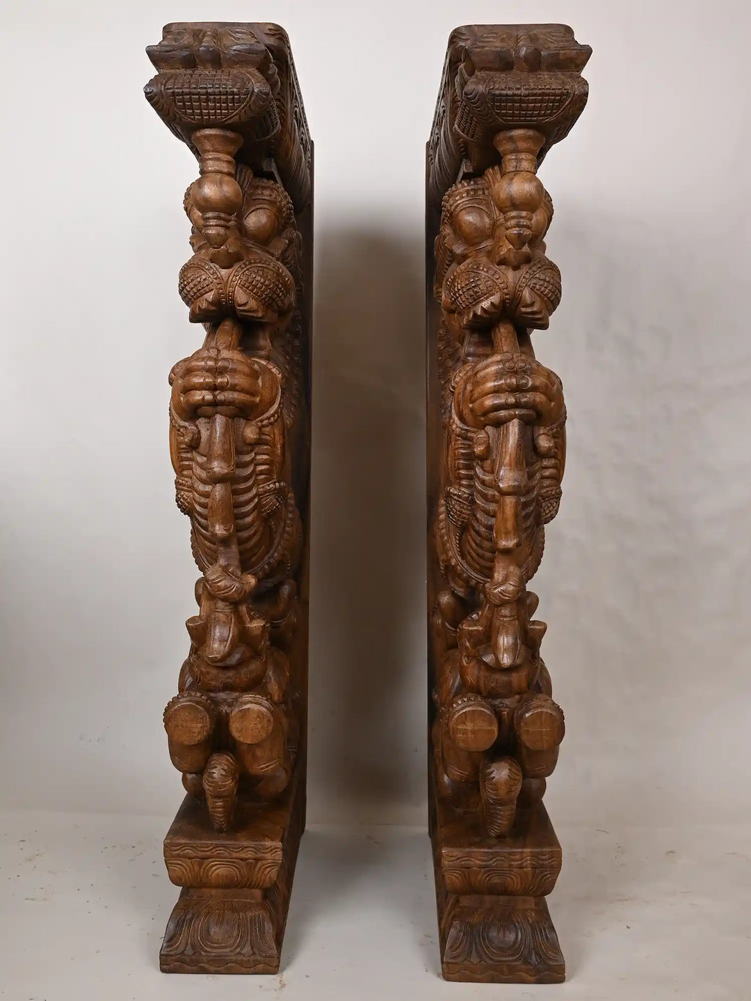 Wooden Yaali With Elephant bracket 36"