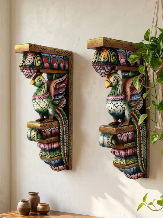 Detailed multicoloured parrot wood carving