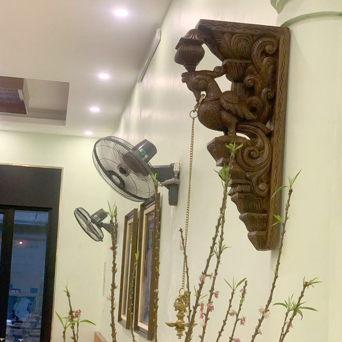 sengottuvel_wood_carving_customers_pic_6.jpg