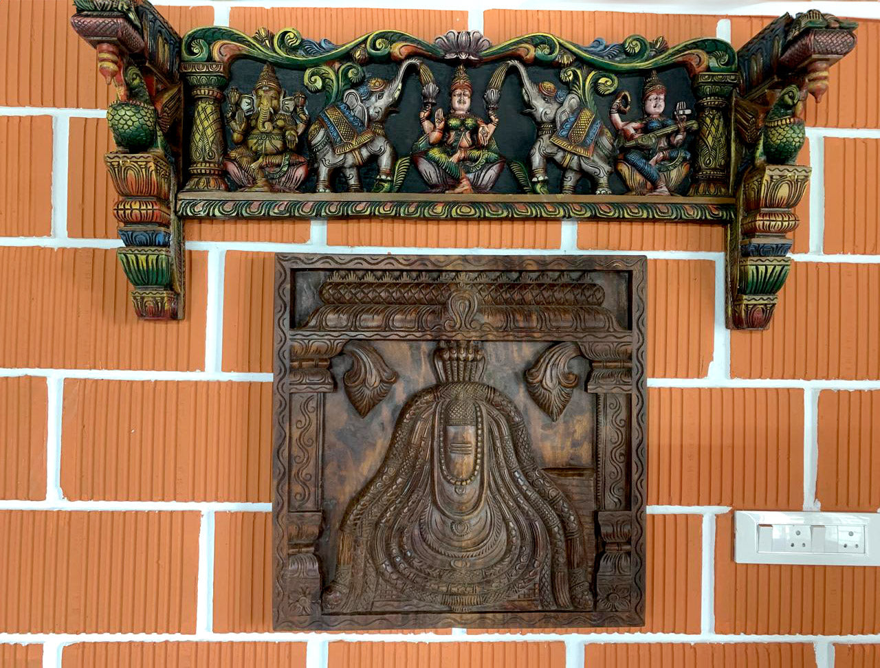 sengottuvel_wood_carving_customers_pic_8.jpg