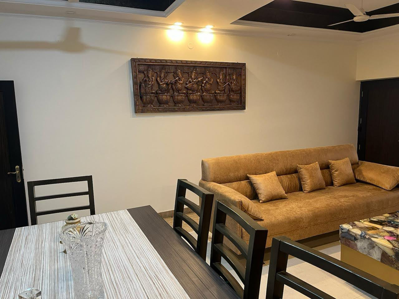 sengottuvel_wood_carving_customers_pic_9.jpg