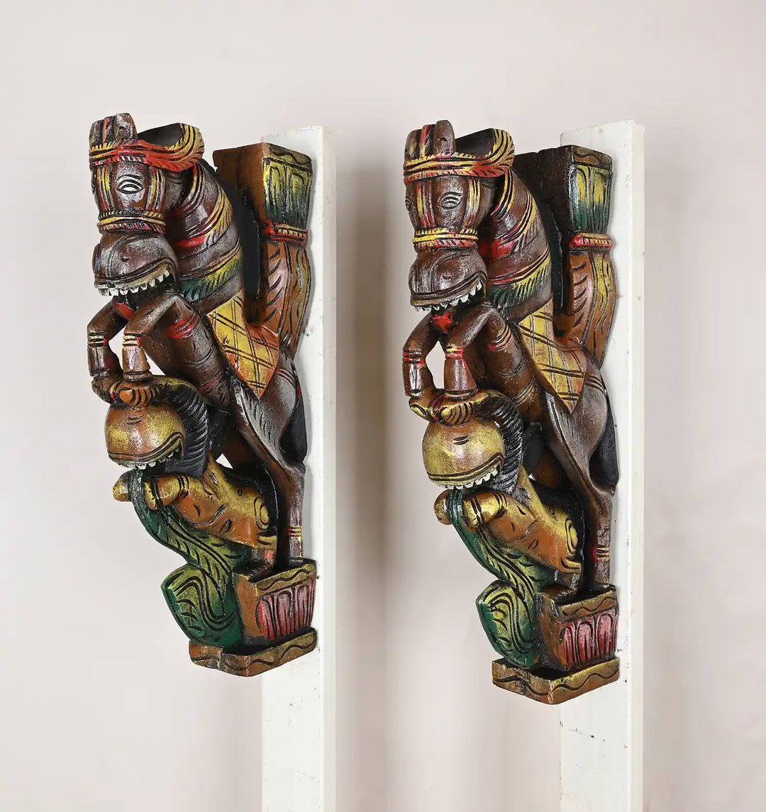 Horse with Yaali wooden brackets