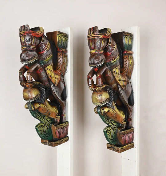 Horse with Yaali wooden brackets